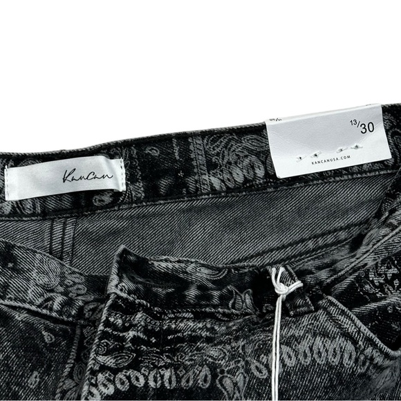Kancan Black Bandana Print Jean Shorts - Size 13/30 - Picture 3 of 6